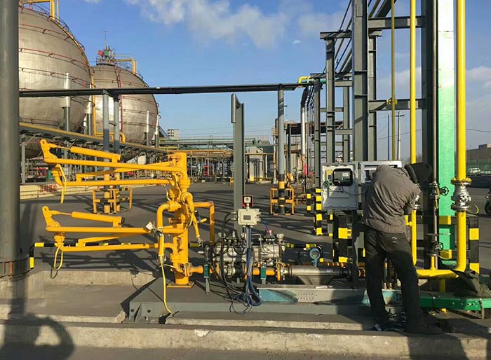 3.jpg 汽(火)車槽車裝卸車鶴管(流體裝卸臂)現(xiàn)場圖 3.jpg 汽(火)車槽車裝卸車鶴管(流體裝卸臂)現(xiàn)場圖